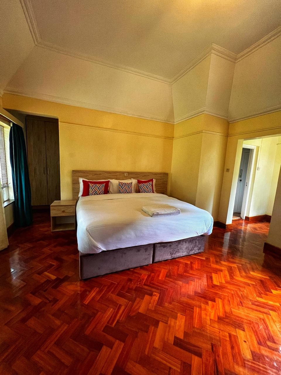 Guest Suite Yellow